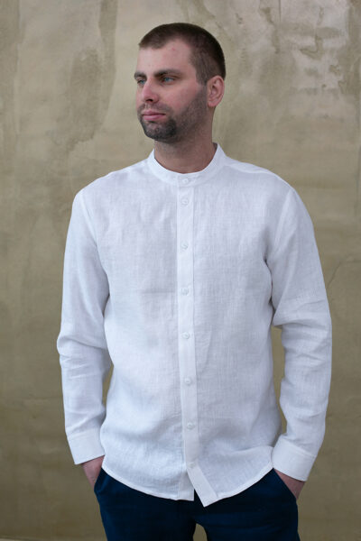  Klasisks balts lina krekls ar aprocēm